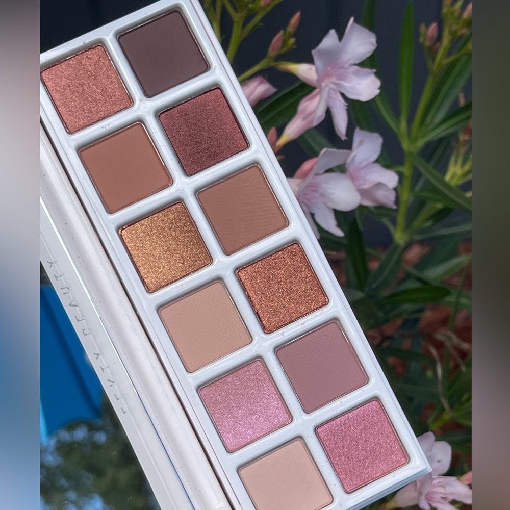 FENTY BEAUTY By Rihanna Bomb Posse Mega Mix+Match Eyeshadow Palette